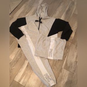 vs pink rare 3 piece set make sure you read brand new only tried on way too big